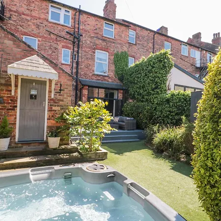 Royal Victoria House * Scarborough