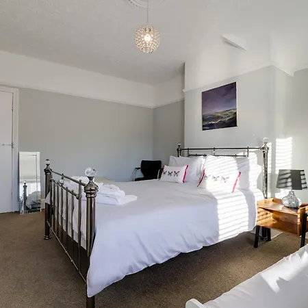 Royal Victoria House * Scarborough