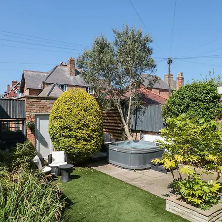 بيت للعطل Royal Victoria House سكرابورو