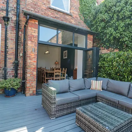 Royal Victoria House بيت للعطل