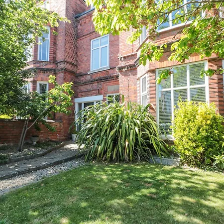 Royal Victoria House * Scarborough