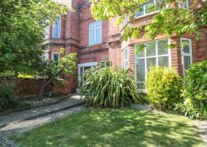 Royal Victoria House * Scarborough