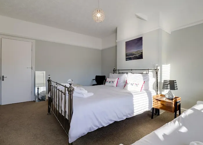 Royal Victoria House * Scarborough